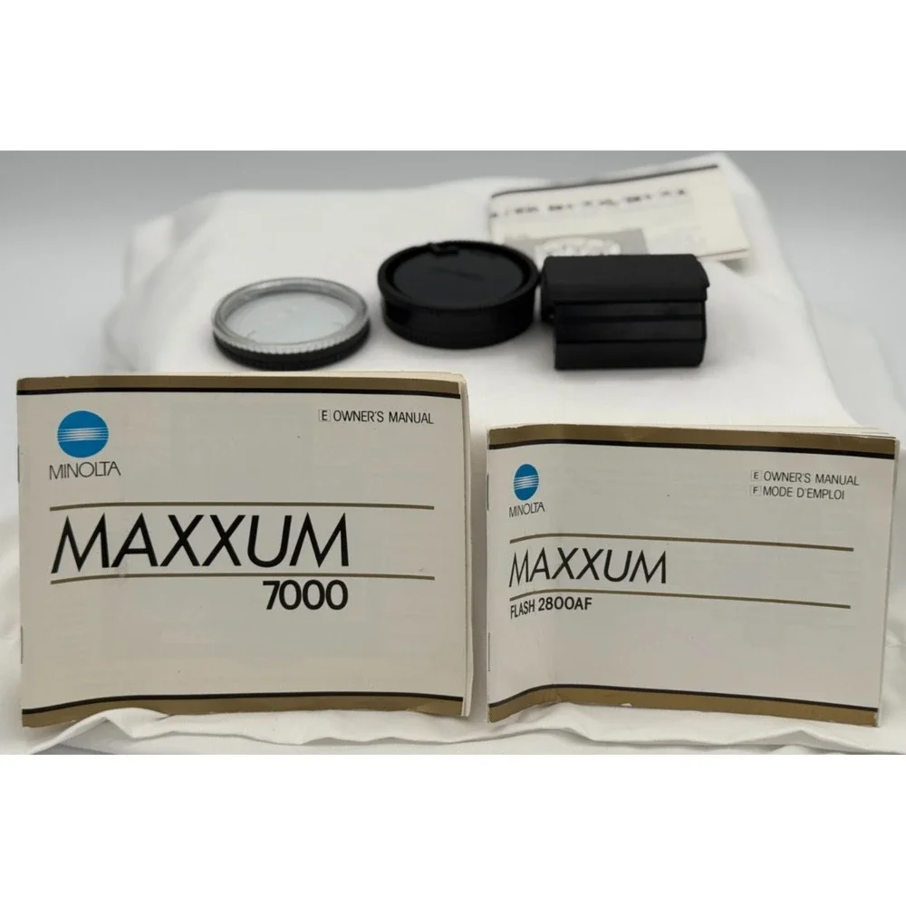 Minolta Maxxum 7000 Film Camera With 2800 AF Flash - 2 Straps Manuels ETC
